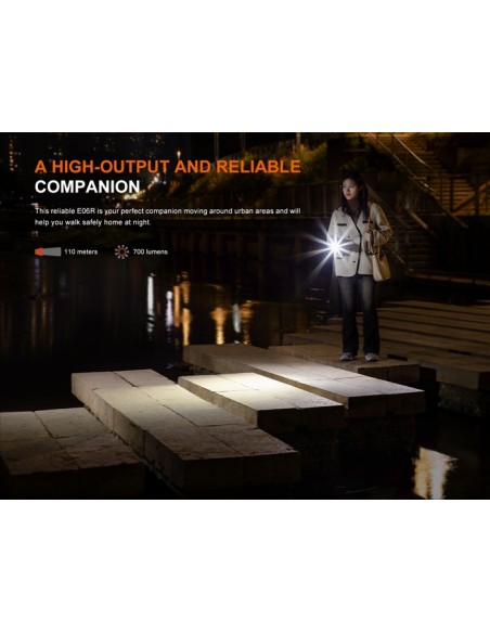 Linterna Fenix E06R (Color gris) - 700 lúmenes