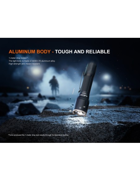 Linterna táctica Fénix TK17 - 3600 lúmenes con doble interruptor