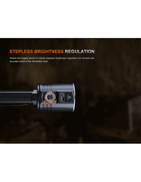 Linterna Fénix LR36R Super Brillante - 10.000 lúmenes