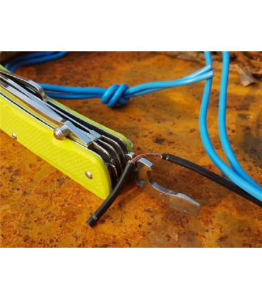 Trekker LD43, es una navaja multi herramientas de rescata que se opera con una sola mano y puede bloquearse la hoja