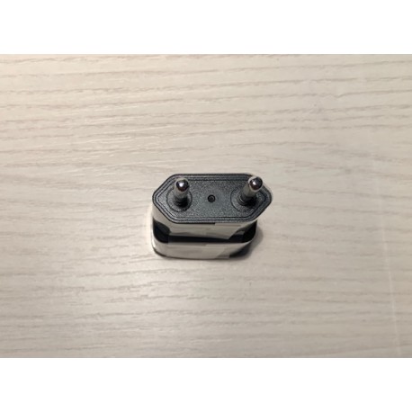 Cargador Usb Y Toma De Corriente 220 V Para Linternas. Ref. UC220