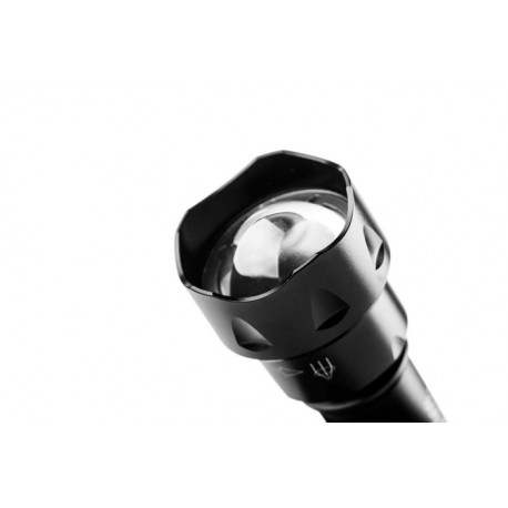 Linterna Luz cálida con zoom 800 lúmenes (No incluye batería)