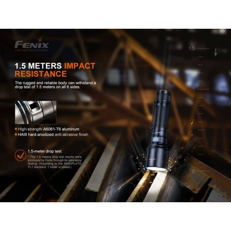 Linterna Fénix C7 de 3000 lúmenes, recargable y alto rendimiento.