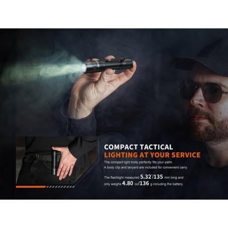 Fénix PD32R - 1400 lúmenes, compacta y recargable