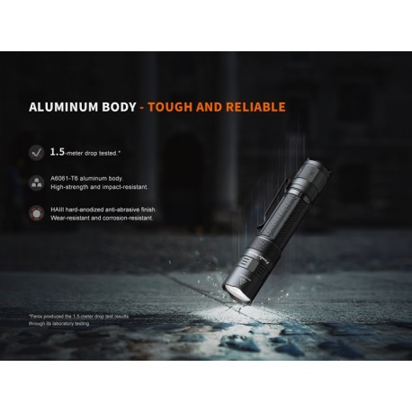 Fénix PD32R - 1400 lúmenes, compacta y recargable